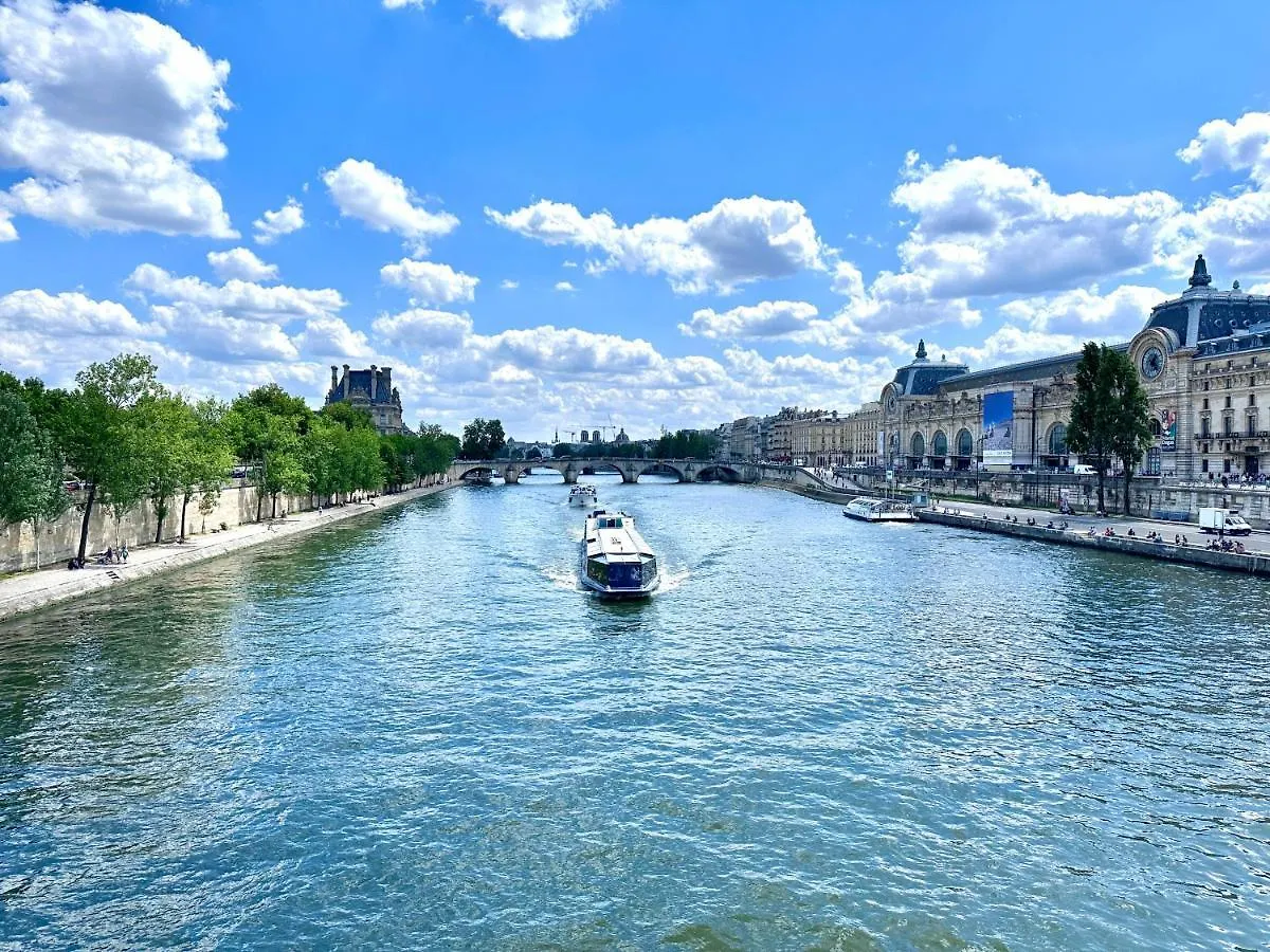 Stay In The Heart Of Paris 0*,  France