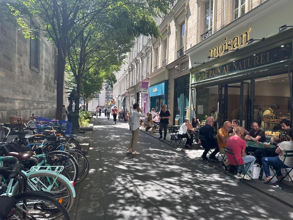 Stay In The Heart Of Paris Apartment