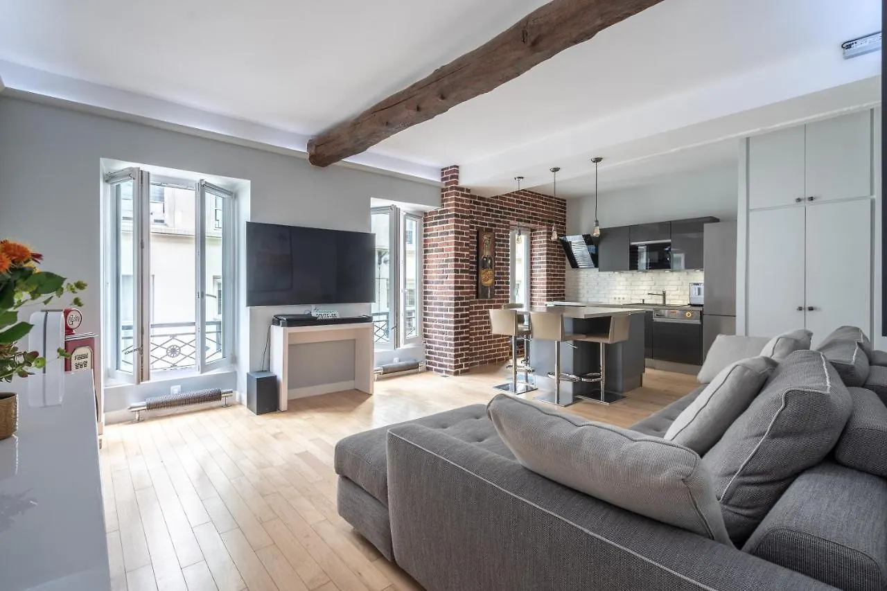 Stay In The Heart Of Paris Apartment