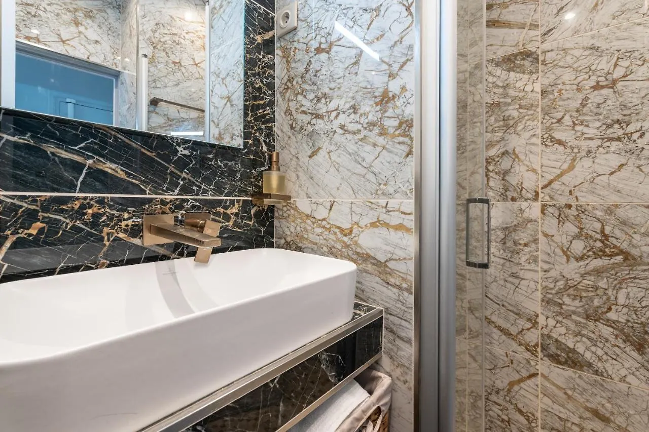 Stay In The Heart Of Paris Apartment
