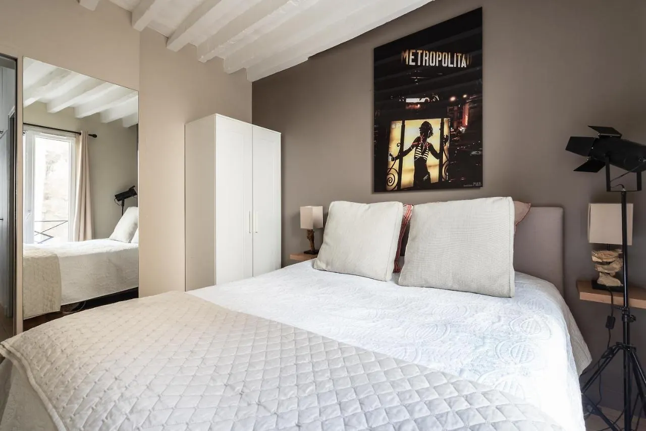 Apartment Stay In The Heart Of Paris